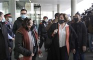 Ada Colau declara ante la Justicia por la puerta trasera y huyendo de los periodistas
