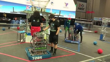 LİSELİLER, TASARLAYIP, ÜRETTİKLERİ ROBOTLARLA YARIŞIYOR