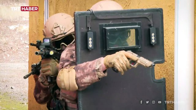 Polis özel harekat, göreve 'Operasyon Köyü'nde hazırlanıyor