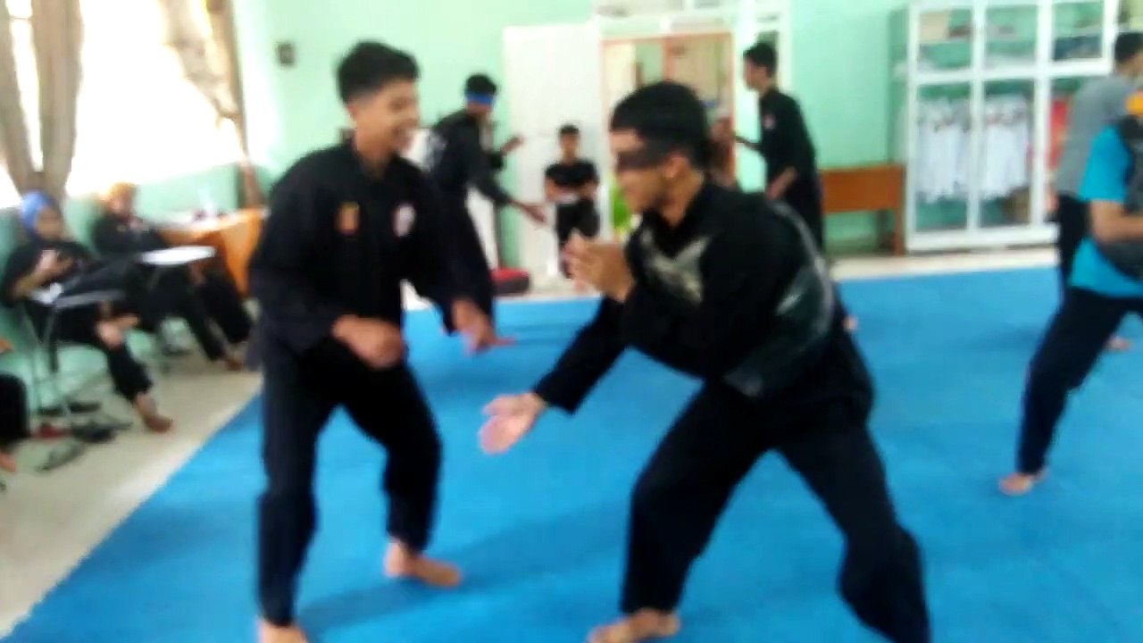 Cara melatih reflek feeling tangkapan silat
