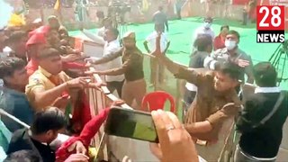 Varanasi Video । पुलिस पर सपाइयों ने किया हमला । Viral Video Up Election 2022 । Akhilesh Yadav Video