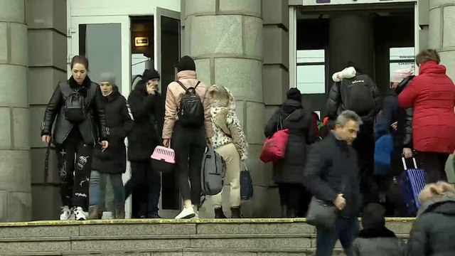 كاميرا الجزيرة ترصد حركة النزوح من مدينة دنيبرو شرقي أوكرانيا