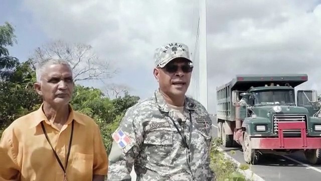 Ayuntamiento SDE sanciona choferes que lanzaron 5 volteos de escombros en las vías públicas