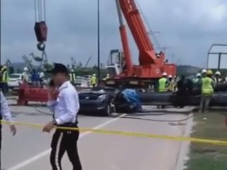 Dua maut dihempap kren di Klang