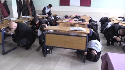 Okullarda deprem tatbikatı yapıldı