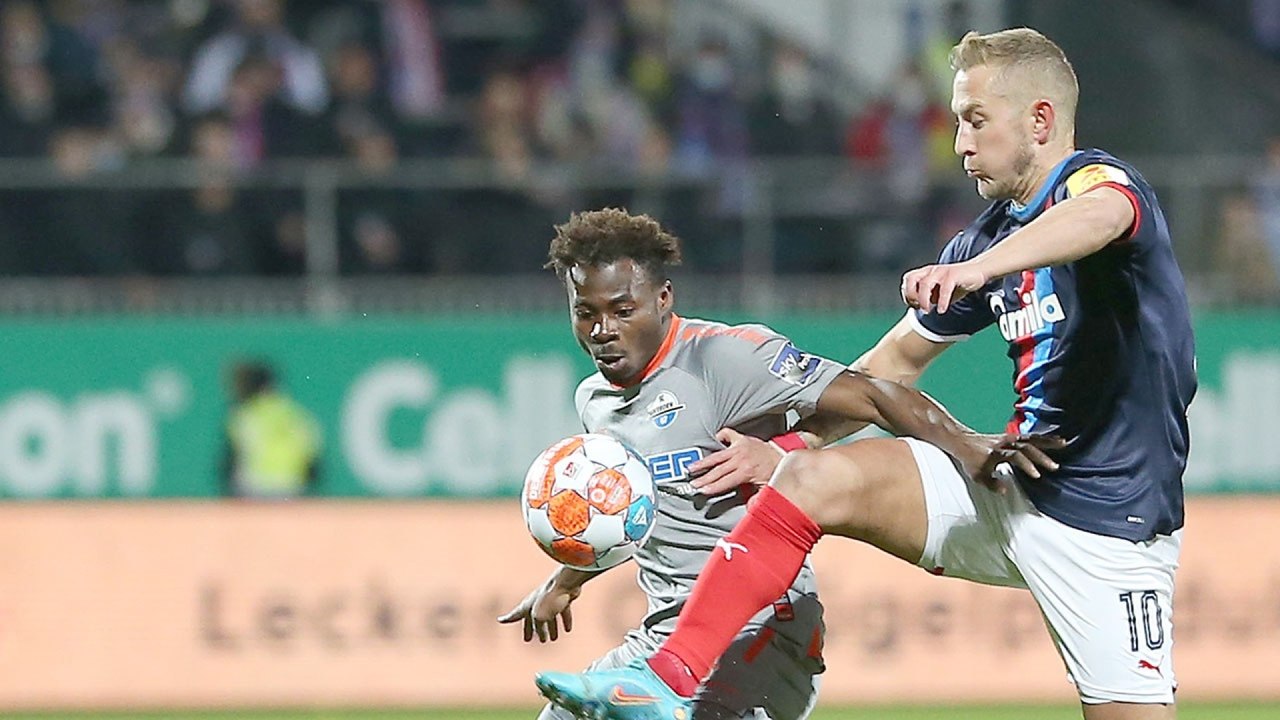 Holstein Kiel v Paderborn