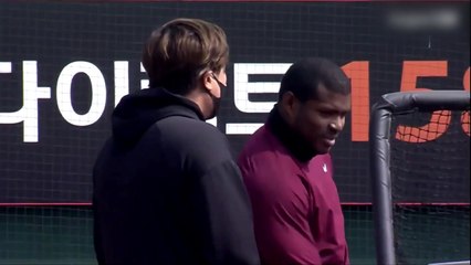 류현진 만난 푸이그, 연습경기서 국내 팬에 첫선 / YTN