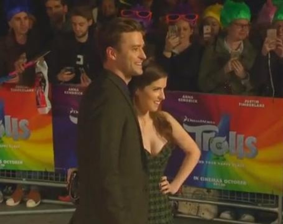 Justin Timberlake and Anna Kendrick turn light...