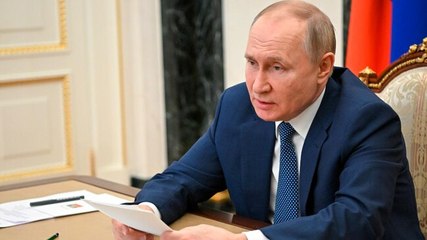 Entire staff of Russian news channel resigns during live broadcast saying 'no war'