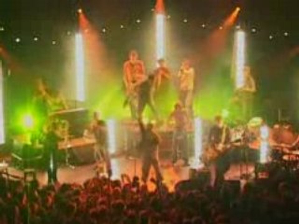 Manu chao et les ogres de barback en 2005