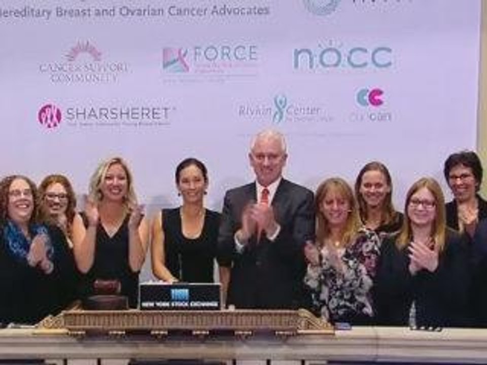 Wall St falls sharply on worries about banks