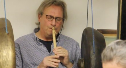 Orang Sunda di Inggris, Simon Cook Fasih Bahasa Sunda dan Pengajar Gamelan Degung