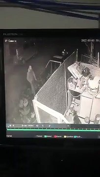 Bunu yapan ‘insan’: Kulübedeki köpeğe önce ateş, ardından eziyet eden kişinin kamera kayıtları ortaya çıktı!