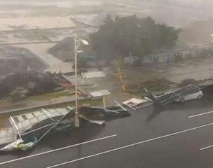 Eyewitness videos show Typhoon Meranti battering Taiwan