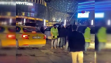 Taksiciler bu sefer birbirini dövdü! Öldüresiye dayak kamerada