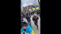 Soldados rusos reprimen a tiros una manifestación de ucranianos en Jersón