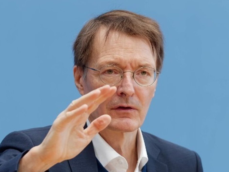 Corona: Gesundheitsminister Lauterbach warnt vor einer 'Sommerwelle'