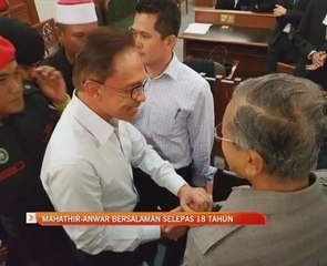 Tun Mahathir - Anwar Ibrahim bersalaman selepas 18 tahun