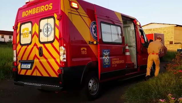 Idosa fica ferida ao sofrer queda enquanto levantava sozinha da cama
