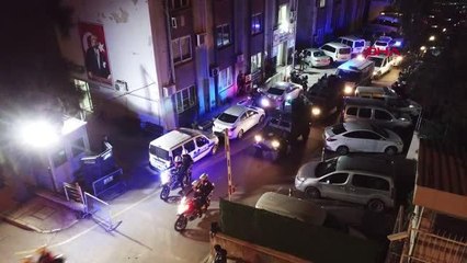İZMİR'DE HAKLARINDA ARAMA KARARI BULUNAN 26 KİŞİ YAKALANDI