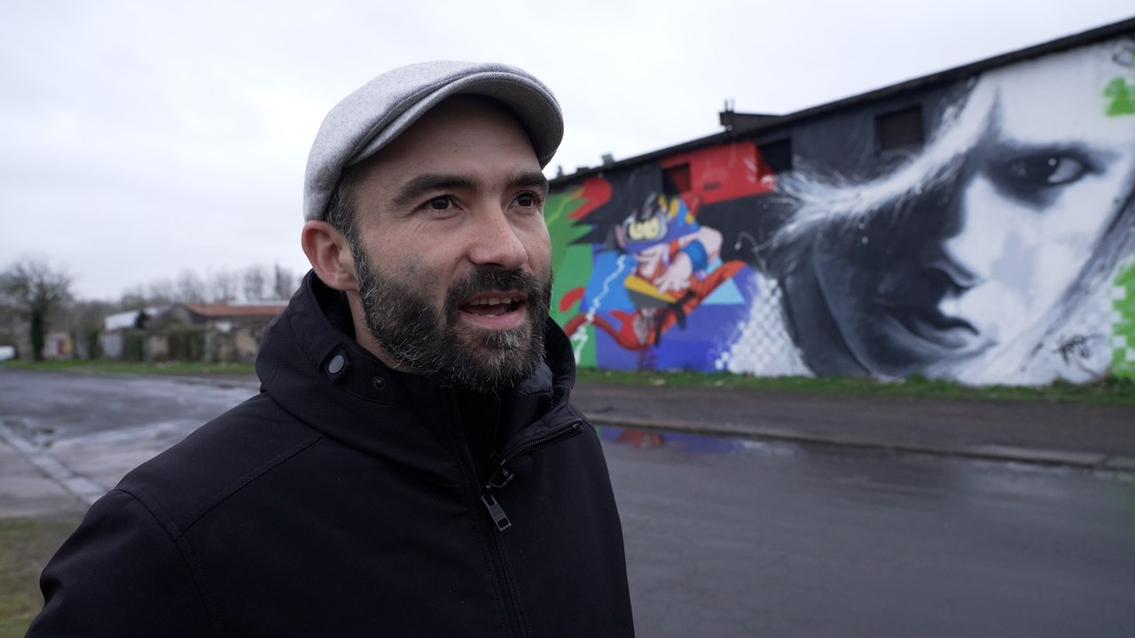 «Caen à la sauce Orelsan» : ce guide touristique fait découvrir les lieux clés de la ville du rappeur