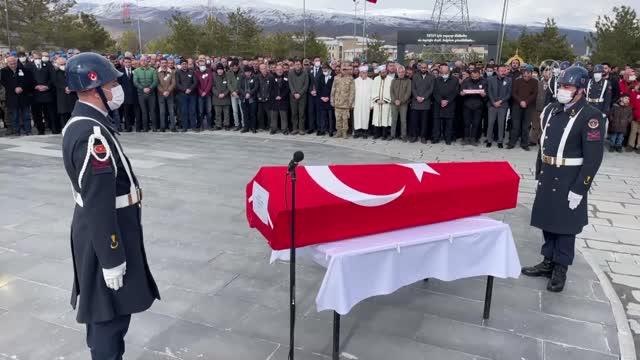 Son dakika haberleri... Şehit Uzman Çavuş İsmail Ergin, son yolculuğuna uğurlandı