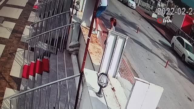 Asansörlü utanç duvarı... Turistler duvardan atlayarak alışveriş yaptı, işyeri sahipleri isyan etti