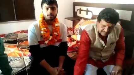 रोमानिया से स्वदेश लौटा अजय, दीपक जलाकर मुहं मीठा करवाया