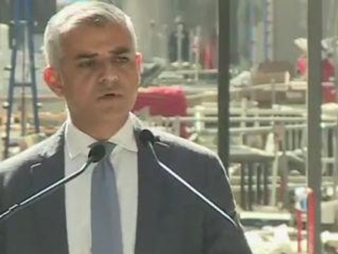 London mayor criticises burkini ban during Paris visit