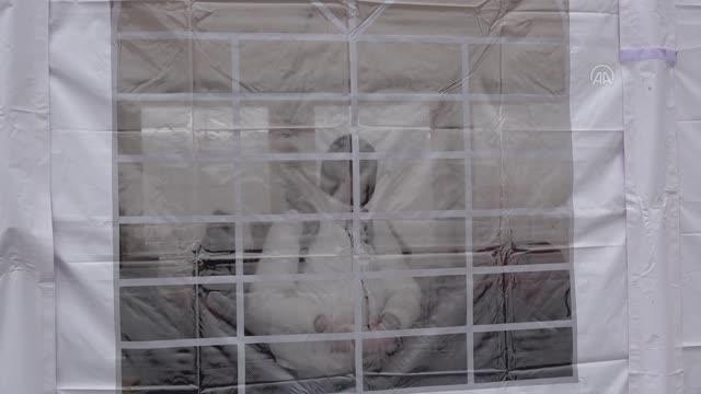 Ukraynalı siviller Polonya-Medyka sınır kapısından yaya olarak giriş yapmaya devam ediyor