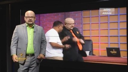 #OHIThrowback Tony Fernandes and cabin crew training