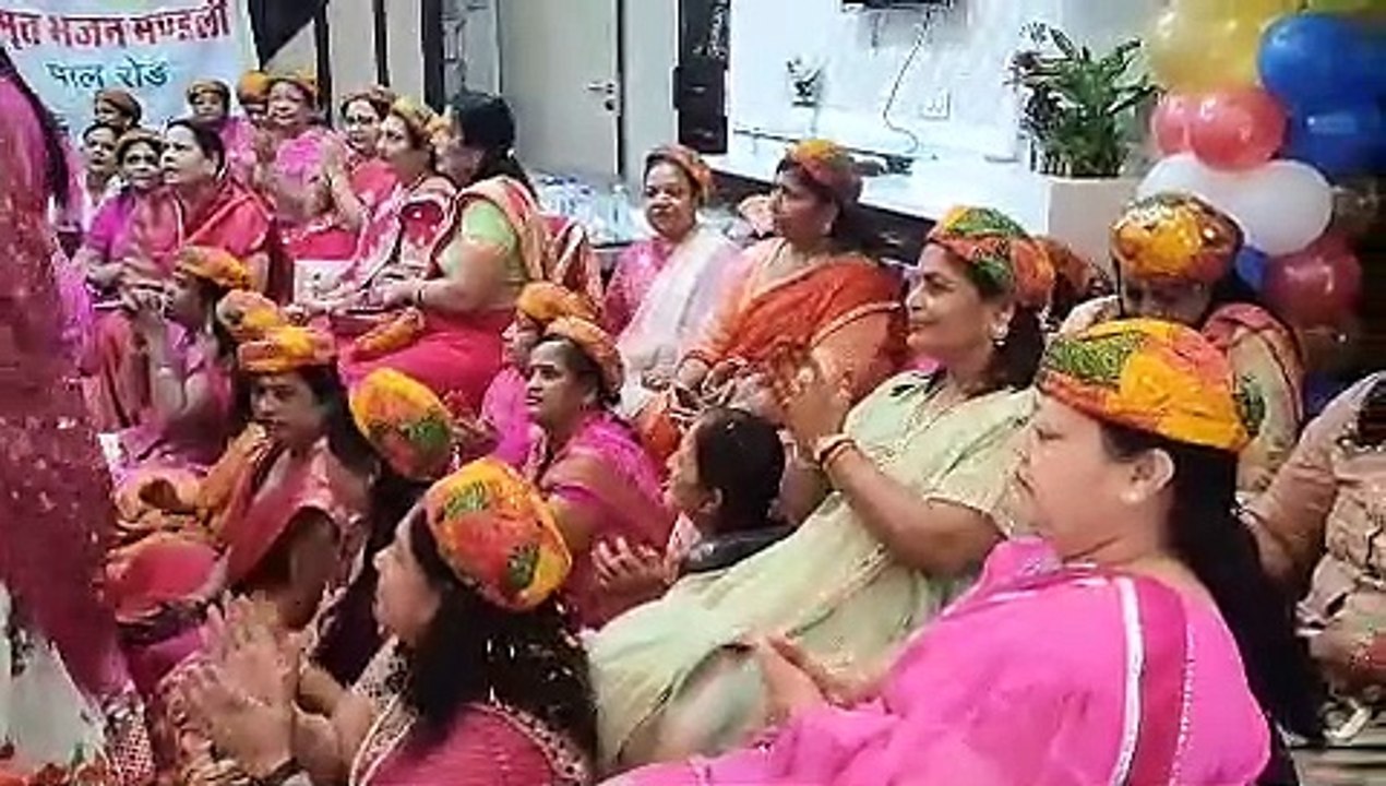 Pushpaholi - राजस्थन के इस शहर में ठाकुरजी के साथ भक्तों ने खेली पुष्पहोली