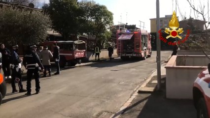 Descargar video: Incendio Castelfranco Emilia, il video dell'intervento dei Vigili del fuoco