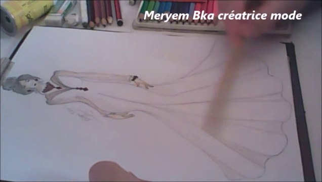 conception de robe de soirée en tissu satin et organza