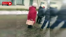 Rus askerleri kendilerini protesto eden sivil halka ateş etti