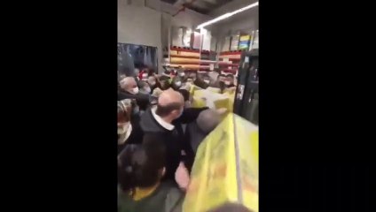 Yurttaşlar yağ için birbirleriyle yarıştı!