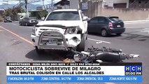 Motociclista sobrevive a brutal colisión en la capitalina Calle Los Alcaldes