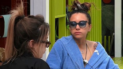 “Cosa ha fatto con me”. GF Vip, Jessica attacca Barù e lo confessa a Sophie