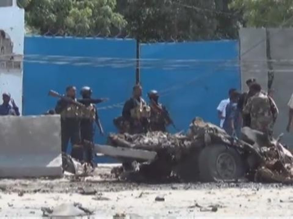 Car bomb attackers kill at least 6 in Mogadishu