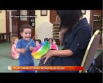 Gelak sakan si comel ketika kelas muzik