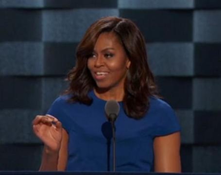 Michelle Obama offers emotional Hillary Clinton...