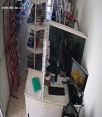 Cámara de vídeo vigilancia evidencia asaltante de comercios en Jalapa