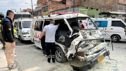 Accidente entre ambulancia y camión deja dos heridos en el sur de Bogotá