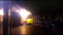 Son dakika haberleri... Esenler'de çatı katında çıkan yangında 3 bina hasar gördü