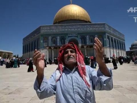 Muslims flock to Al-Aqsa compound for final Ramadan prayers