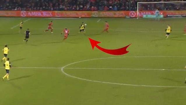 Ay-Yıldızlı formayı giydirmek şart oldu! Dünya, Türk futbolcunun akılalmaz golünü konuşuyor