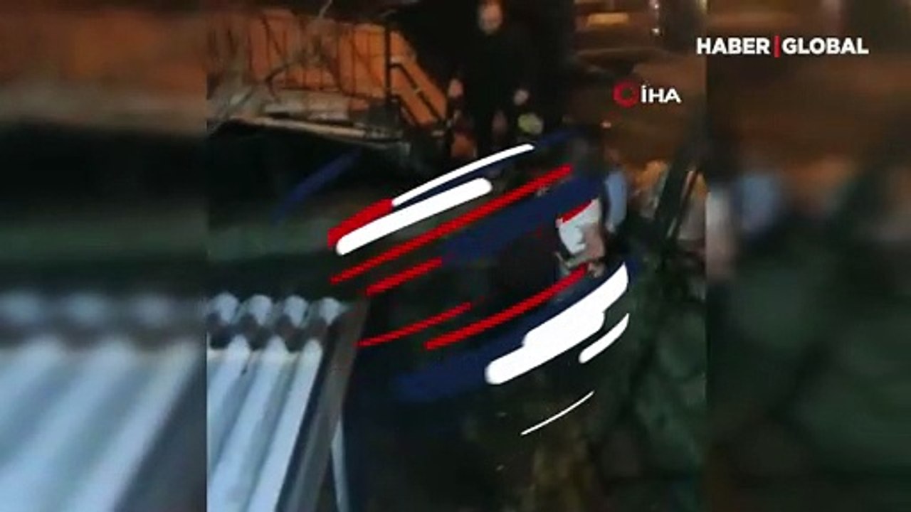 Şişli'de alkollü bir kişi kendisini uyaranlara döner bıçağıyla saldırdı