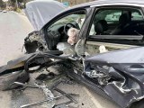 Sarıyer'de hatalı sollama yapan araç karşı yönden gelen araca çarptı: 3 yaralı
