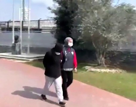 Son dakika 3. sayfa: Başkasının kartlarını kullanarak alışveriş yapan şahıslar yakalandı... Alışveriş anları kamerada