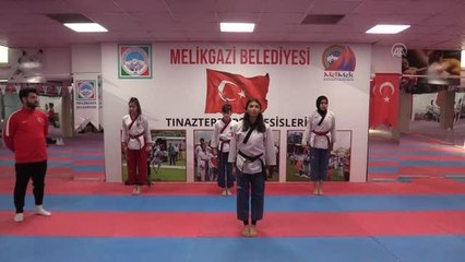 Download Video: Engelleri madalyalarla aşan üç arkadaş yeni başarılar için birlikte ter döküyor